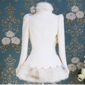 反季清倉秋冬新款女裝白色花瓣邊鑲毛毛裙擺 毛領厚毛呢大衣外套 免運費